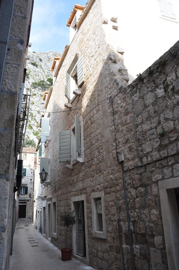 Villa Mama - Traditional Apartments In Omis, Free Parking Eksteriør bilde