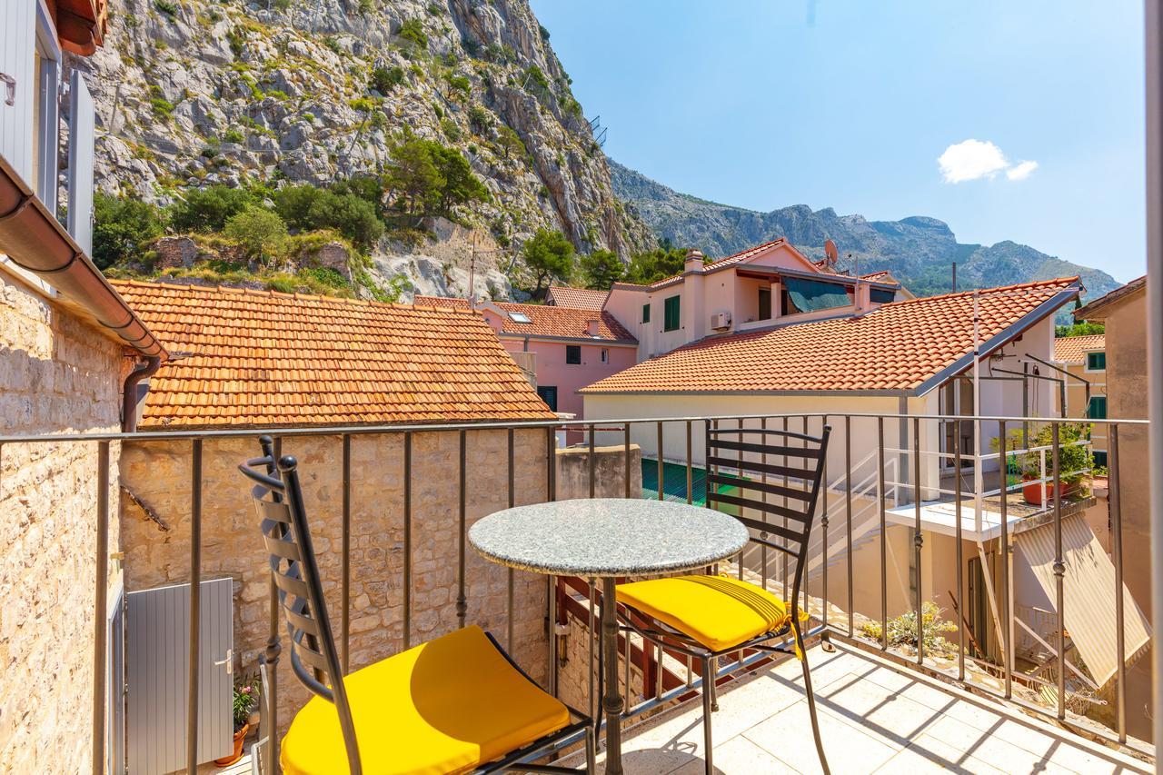 Villa Mama - Traditional Apartments In Omis, Free Parking Eksteriør bilde
