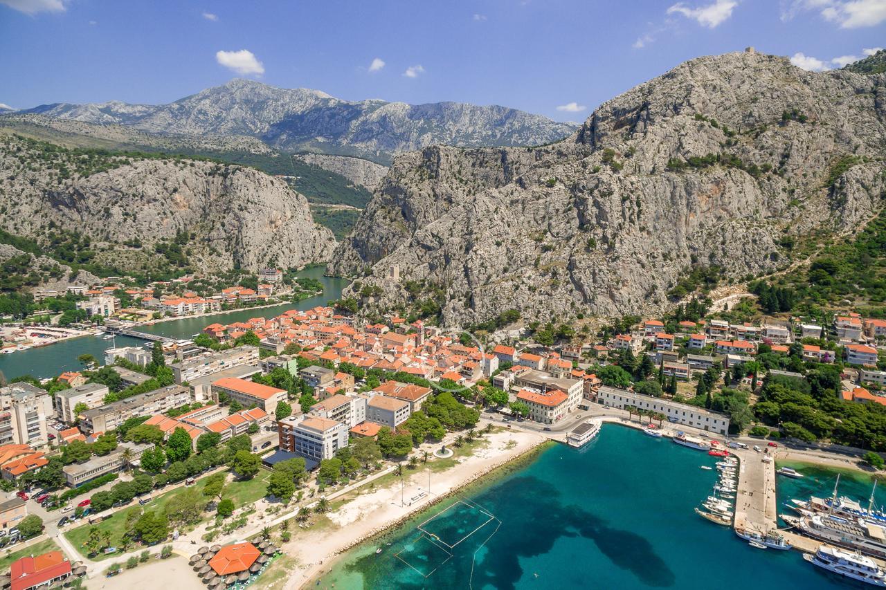 Villa Mama - Traditional Apartments In Omis, Free Parking Eksteriør bilde