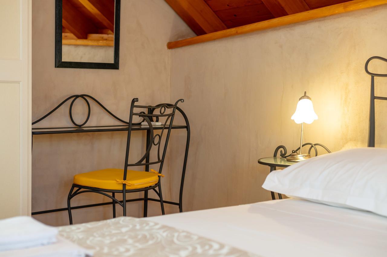 Villa Mama - Traditional Apartments In Omis, Free Parking Eksteriør bilde