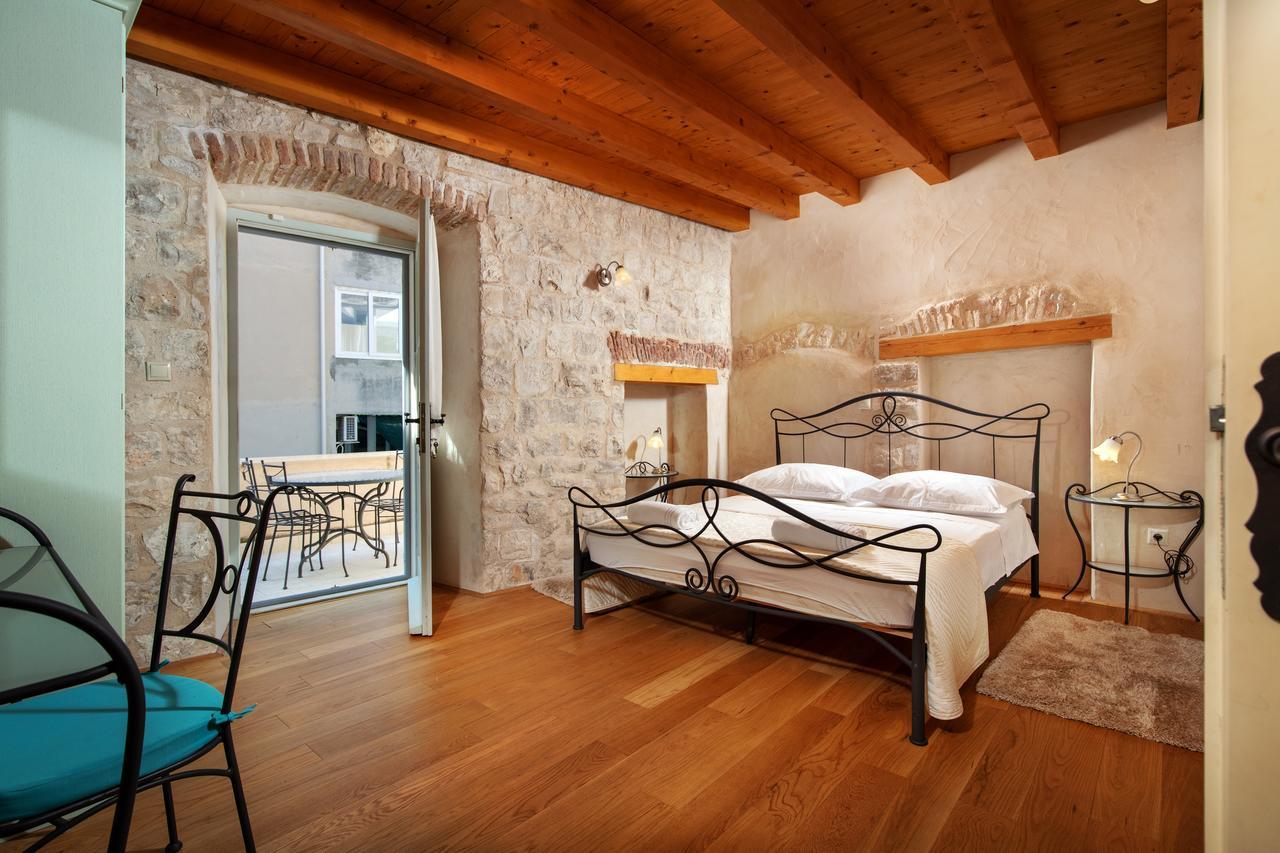 Villa Mama - Traditional Apartments In Omis, Free Parking Eksteriør bilde