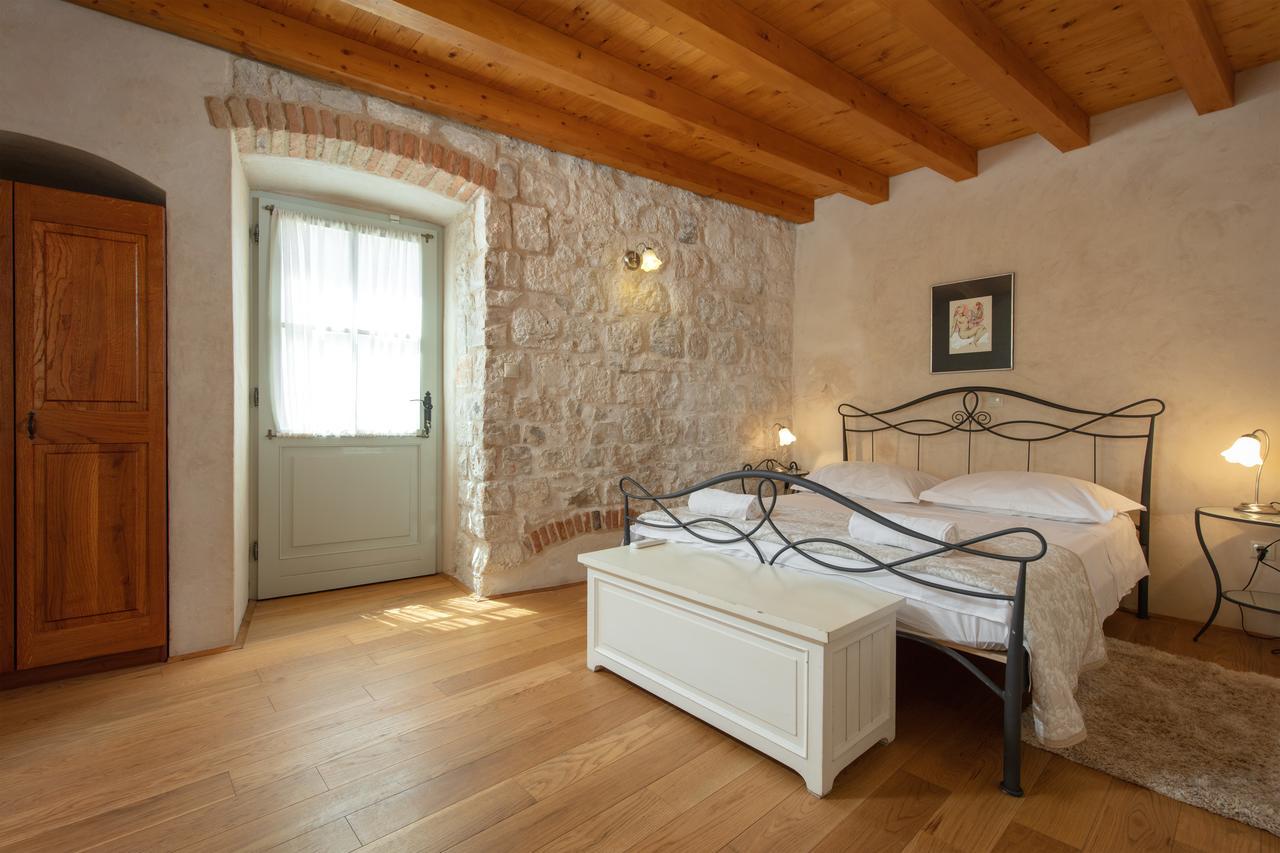 Villa Mama - Traditional Apartments In Omis, Free Parking Eksteriør bilde