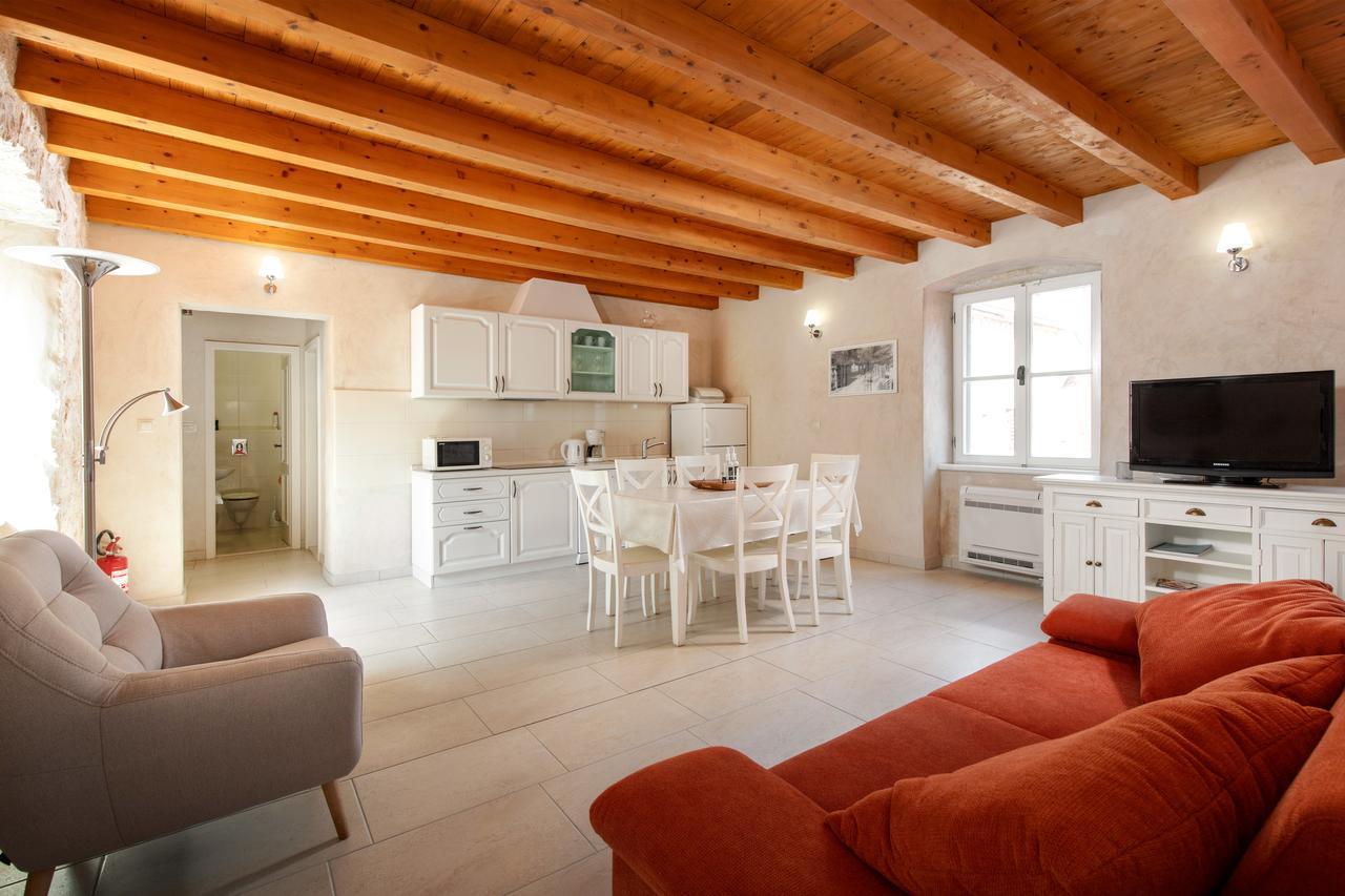 Villa Mama - Traditional Apartments In Omis, Free Parking Eksteriør bilde