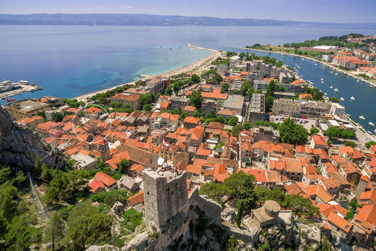 Villa Mama - Traditional Apartments In Omis, Free Parking Eksteriør bilde